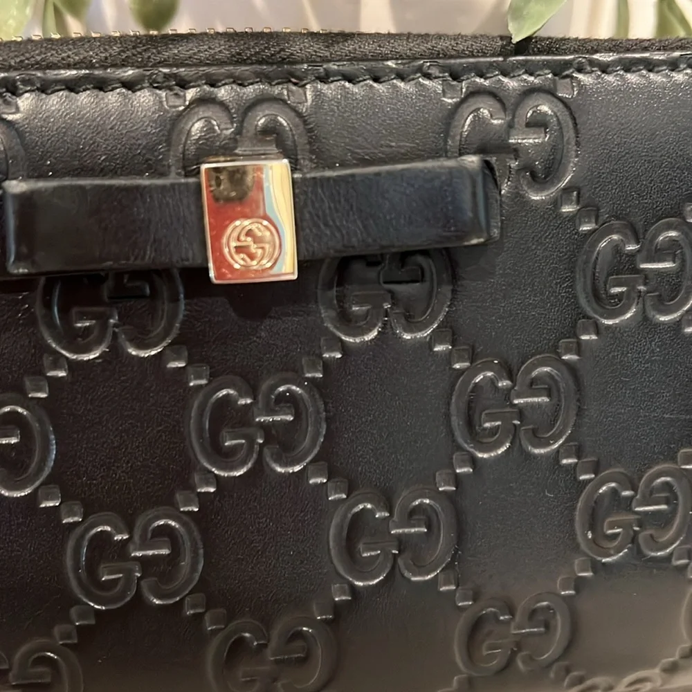 Gucci Black Embossed GG Leather Zip Wallet with Gold Tone Accent